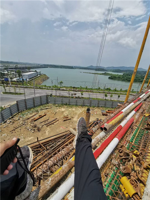 拉萨市作业中发生设备损坏或人员意外，责任怎么划分？